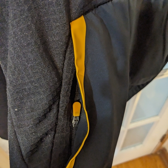 It's way too big for me Xxl - Picture 4 of 8